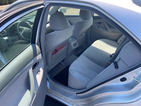 Used 2011 Toyota Camry LE w/ LE Extra-Value Pkg FWD image 8
