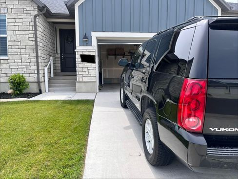Used 2007 GMC Yukon SLT w/ SLT Preferred Equipment Group RWD image 4