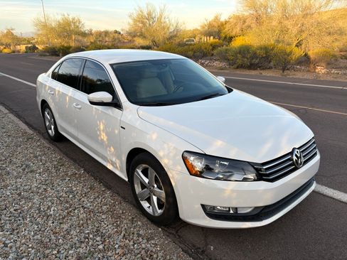 Used 2015 Volkswagen Passat 1.8T Limited Edition image 2