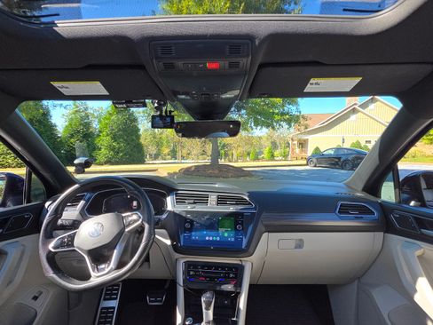 Used 2024 Volkswagen Tiguan SEL R-Line image 16