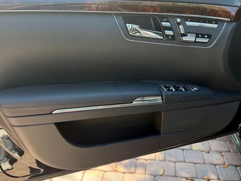 Used 2011 Mercedes-Benz S 550 S 550 4MATIC Sedan 4D image 21