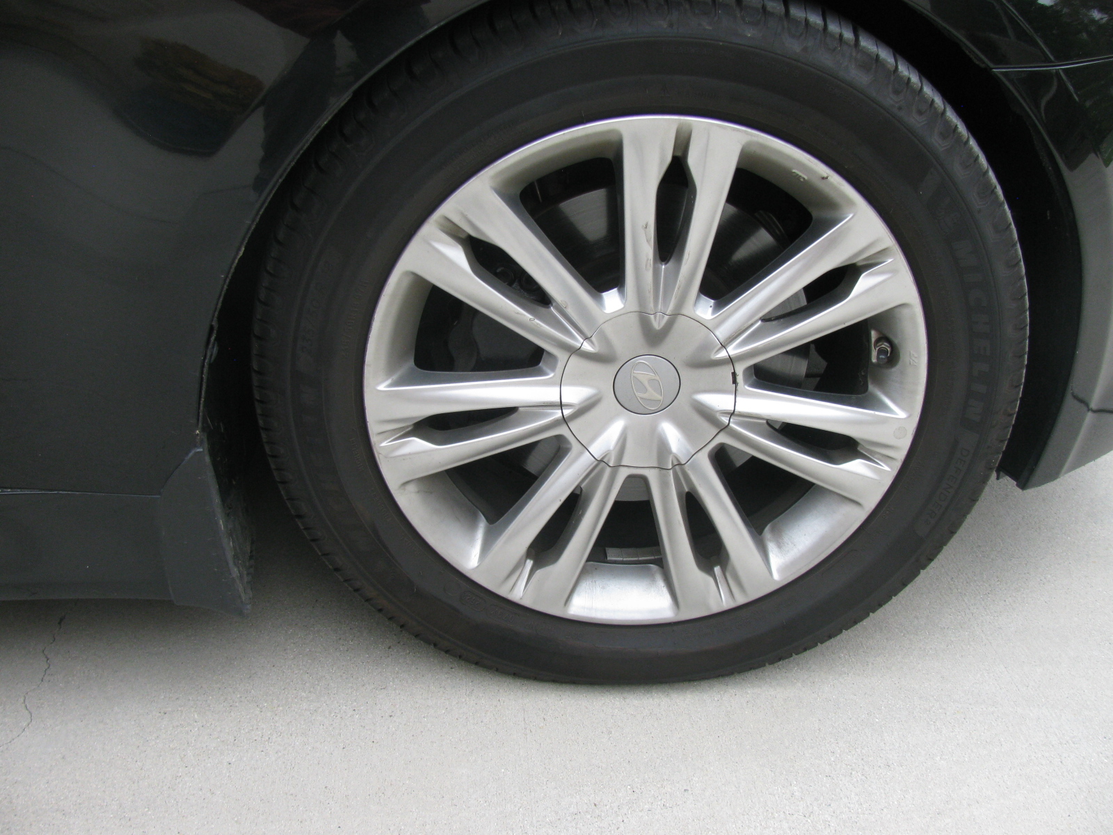 Used 2013 Hyundai Genesis 3.8 w/ Technology Pkg RWD image 4