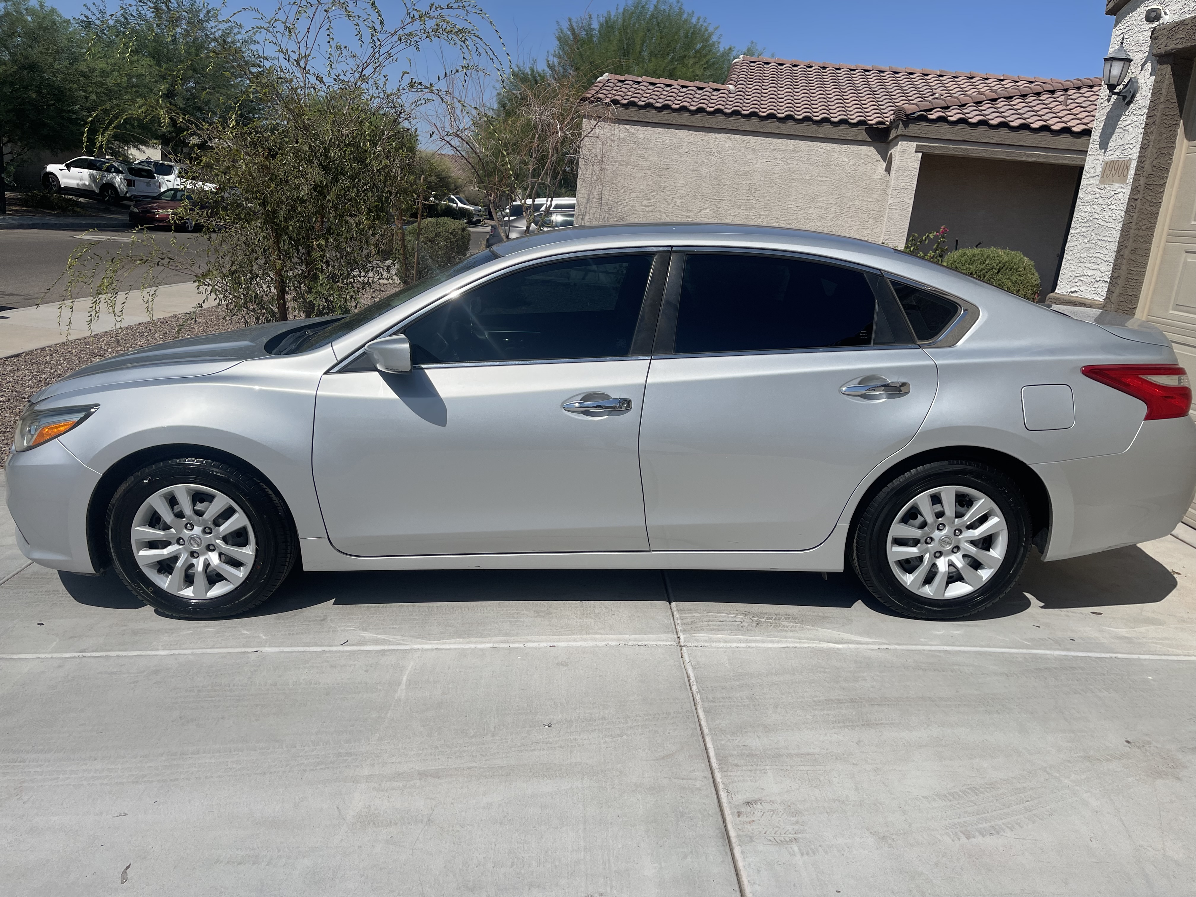 Used 2016 Nissan Altima 2.5 S w/ Power Driver Seat Package FWD image 10