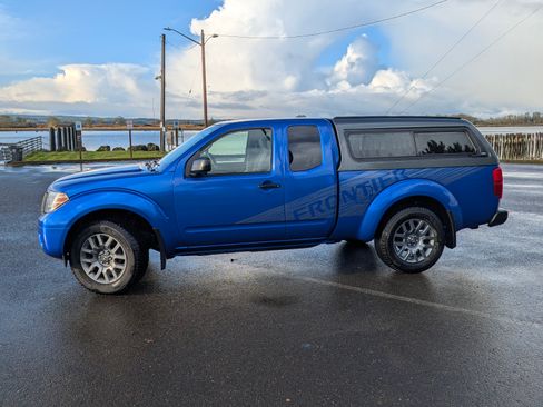 Used 2012 Nissan Frontier SV w/ Sport Appearance Pkg image 2