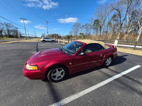 Used 2004 Ford Mustang Deluxe Convertible image 9