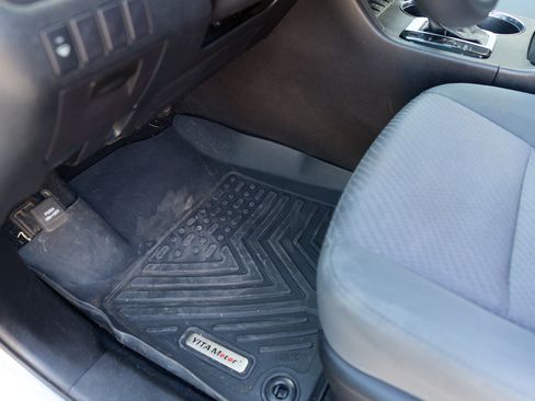 Used 2019 Toyota Highlander LE image 16