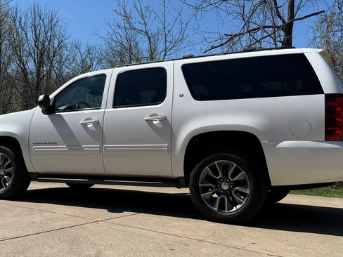 Used 2013 Chevrolet Suburban LT image 4