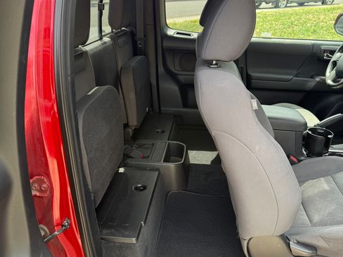 Used 2016 Toyota Tacoma TRD Sport w/ Towing Package AWD/4WD image 12