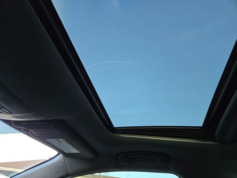 Used 2020 Toyota Corolla SE w/ SE Premium Package image 19