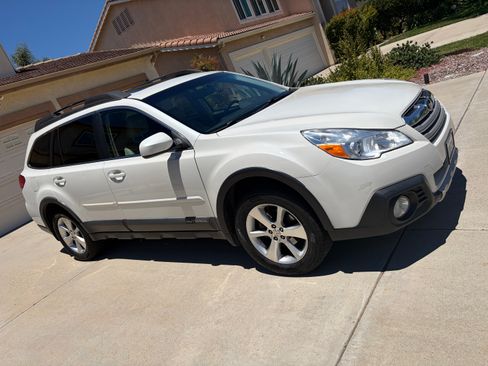 Used 2014 Subaru Outback 2.5i Limited AWD/4WD image 1