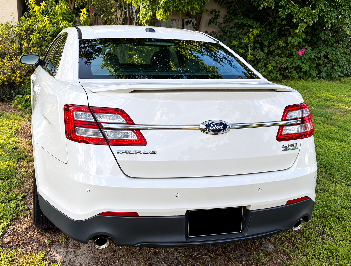 Used 2015 Ford Taurus SHO w/ Equipment Group 401A AWD/4WD image 8