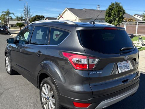 Used 2017 Ford Escape Titanium image 2