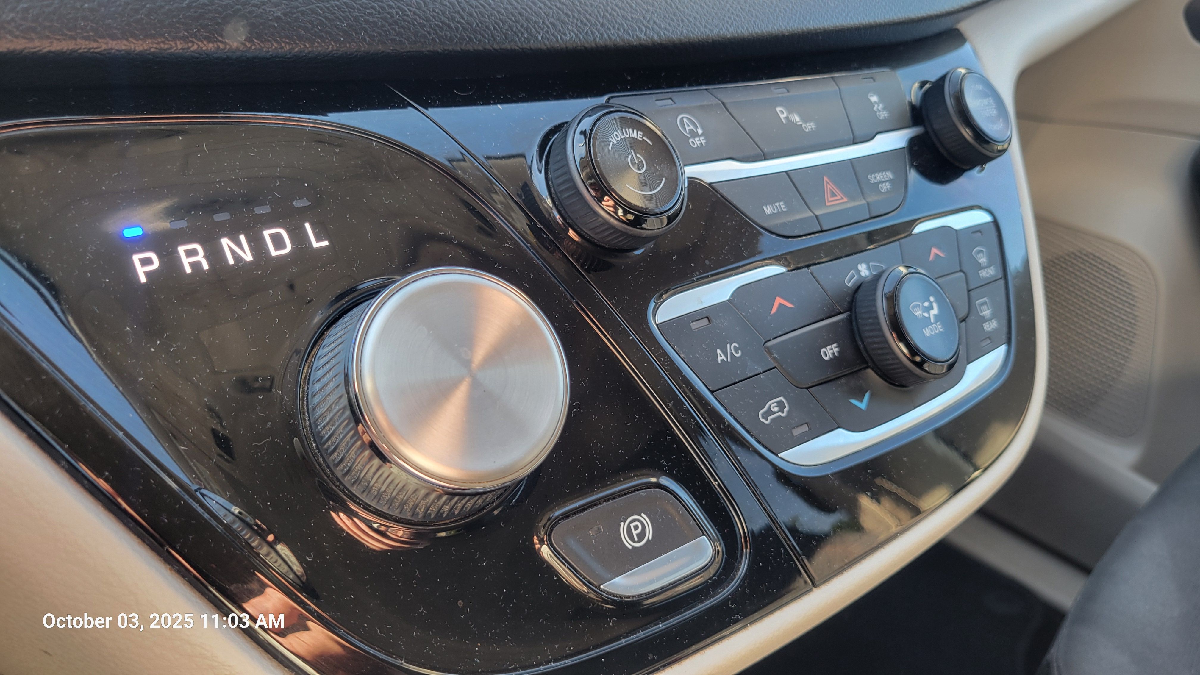 Used 2018 Chrysler Pacifica Touring w/ Security Group FWD image 15