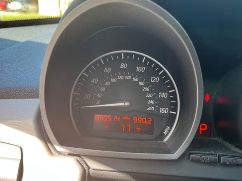 Used 2004 BMW Z4 2.5i image 11