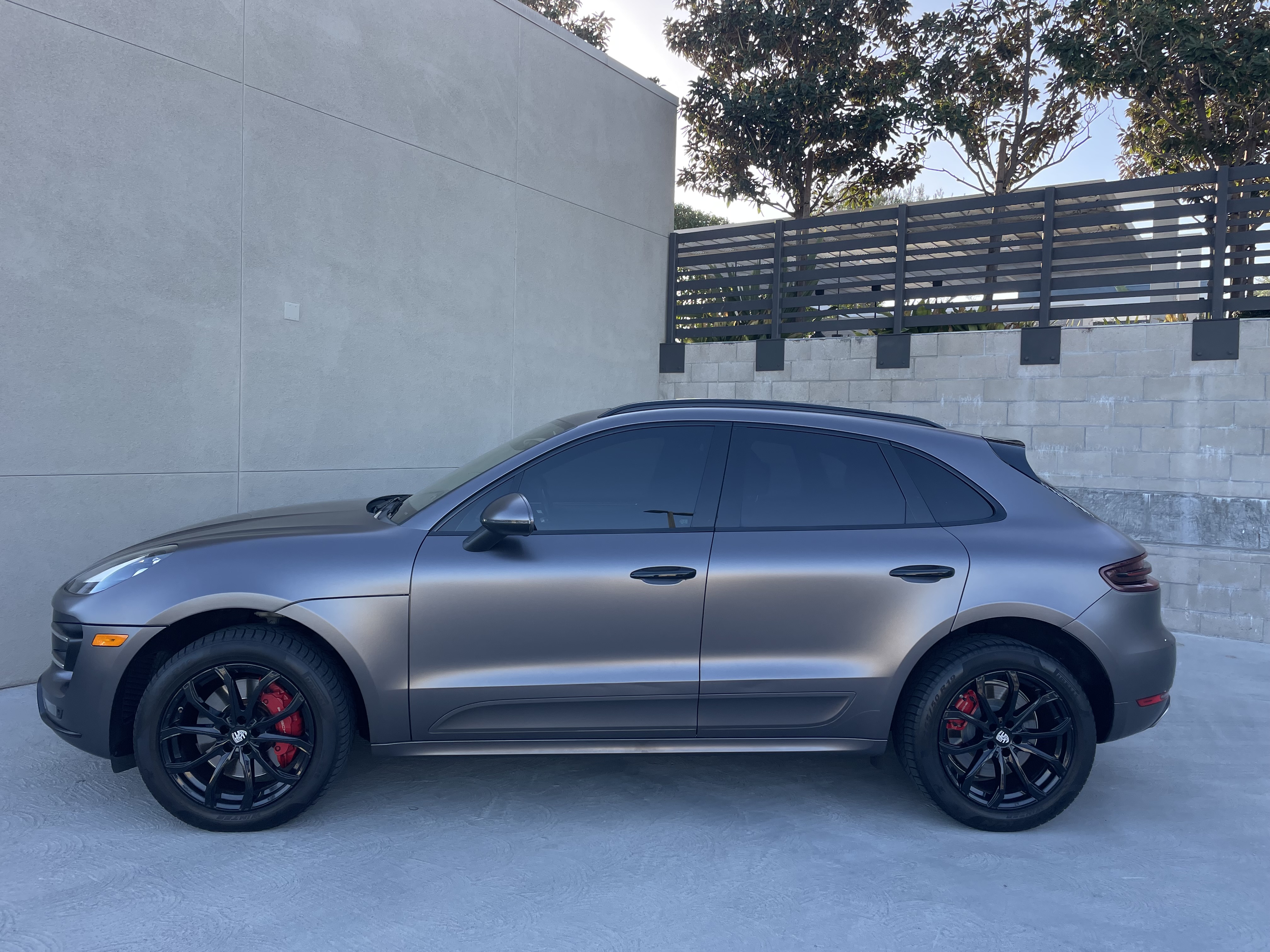 Used 2018 Porsche Macan Turbo AWD/4WD image 2