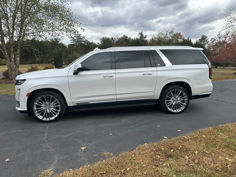 Used 2022 Cadillac Escalade ESV Premium Luxury w/ Performance Package image 11