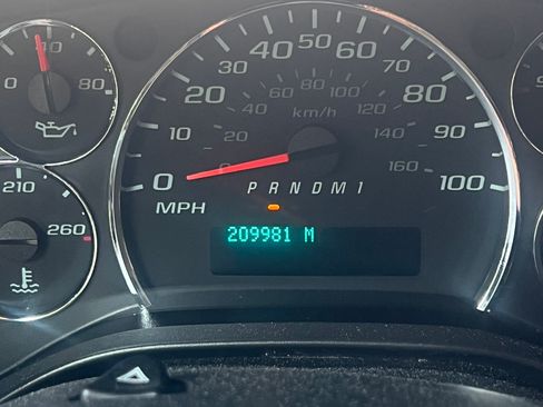 Used 2019 Chevrolet Express 2500 w/ Driver Convenience Package image 9