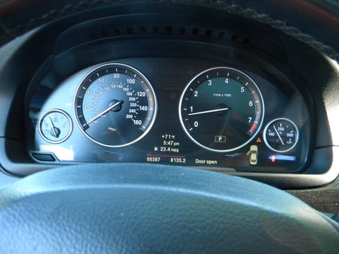 Used 2011 BMW 550i Sedan RWD image 8