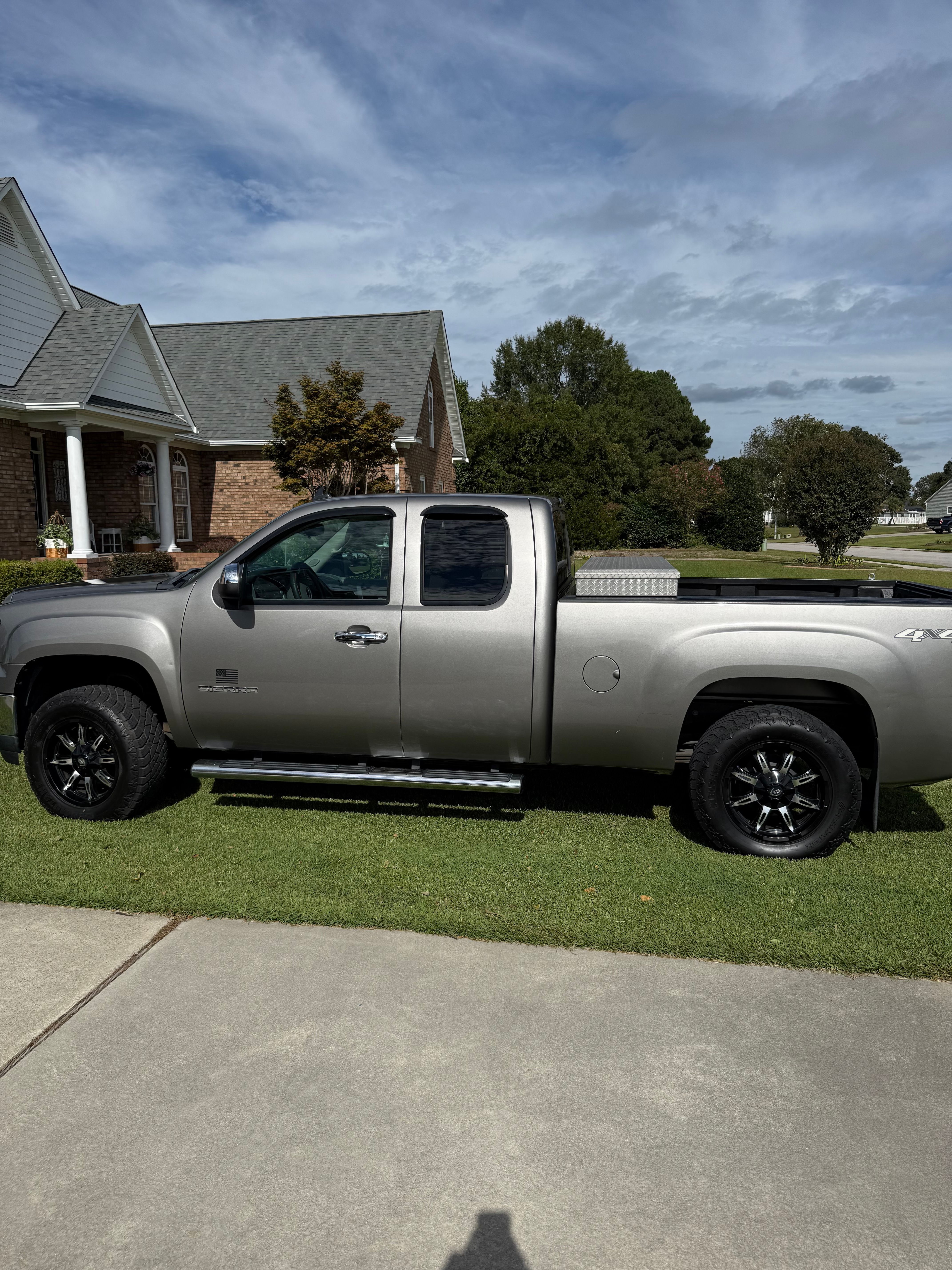 Used 2012 GMC Sierra 1500 SLE w/ Power Tech Package AWD/4WD image 4