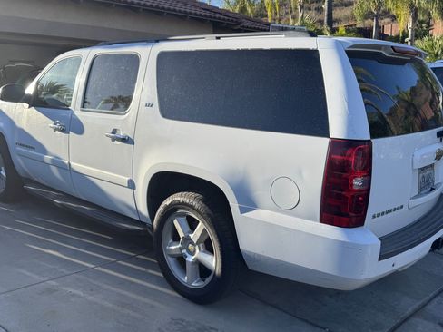 Used 2008 Chevrolet Suburban LTZ w/ LTZ Preferred Equipment Group RWD image 9