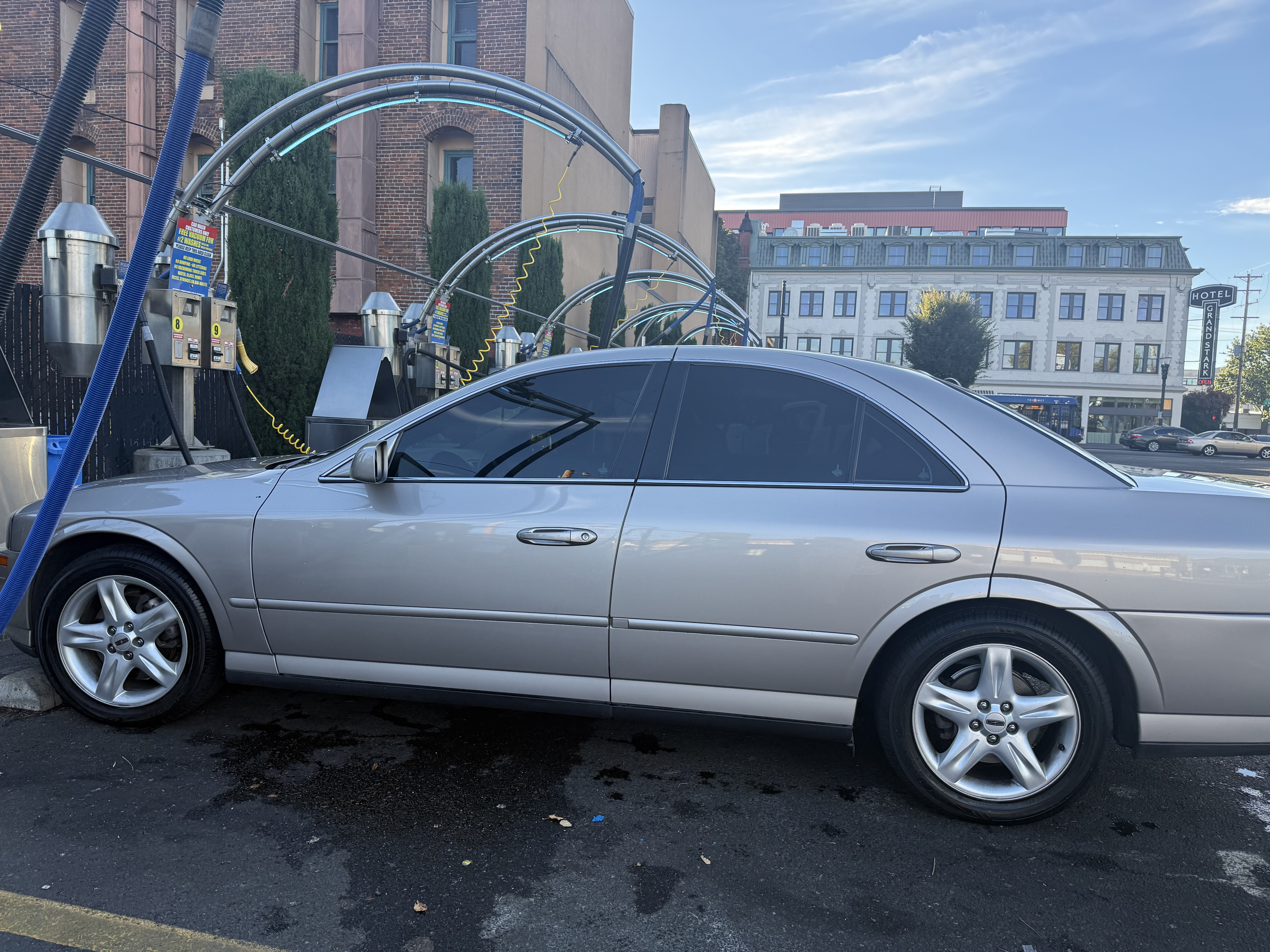 Used 2002 Lincoln LS RWD image 2