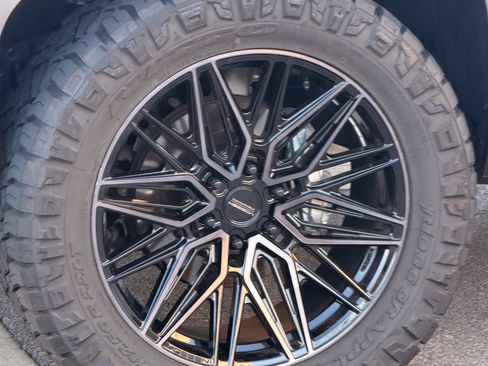 Used 2025 Lexus GX 550 w/ Cold Area Package image 7