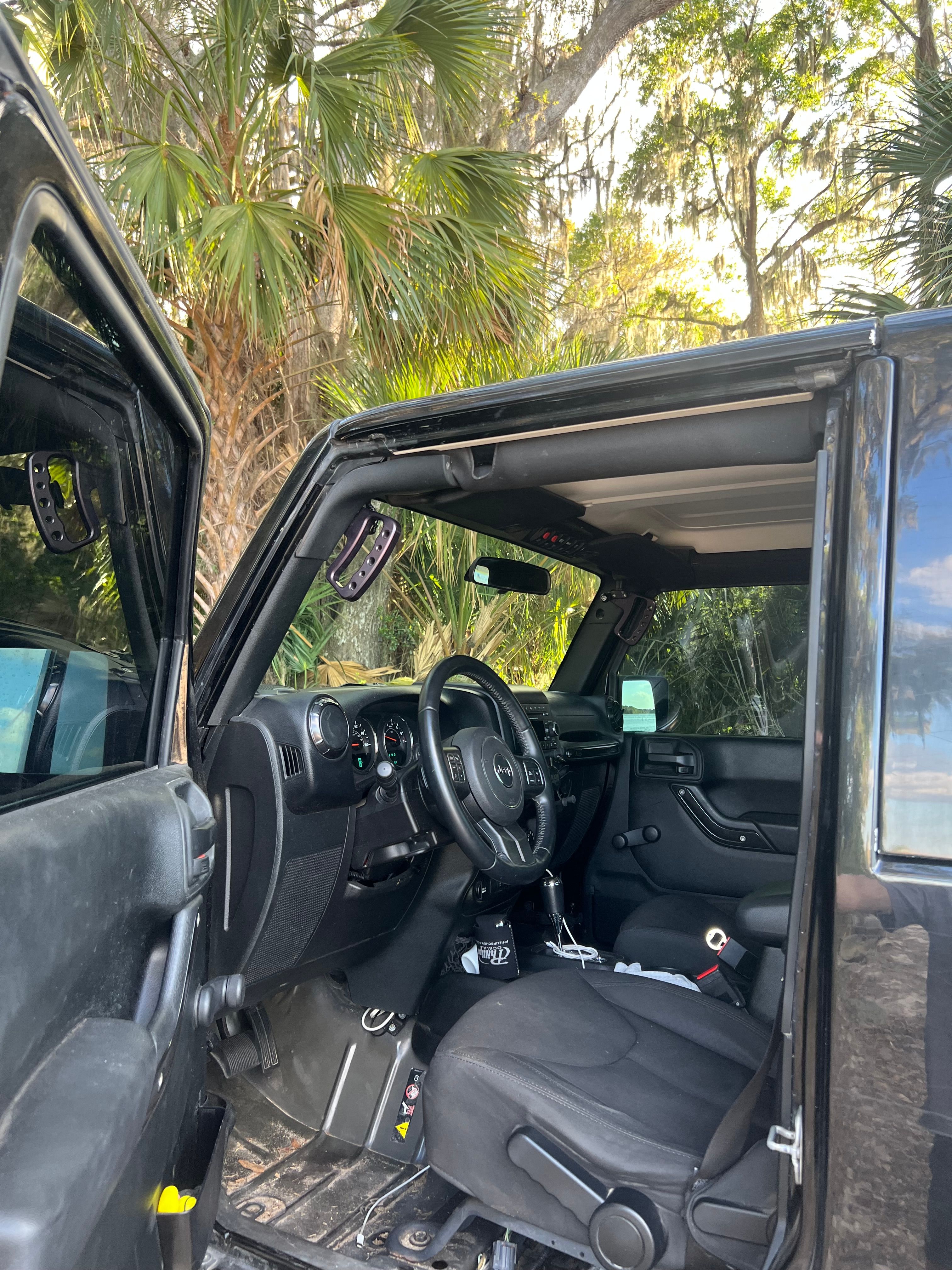 Used 2017 Jeep Wrangler Unlimited Sport w/ Connectivity Group AWD/4WD image 13