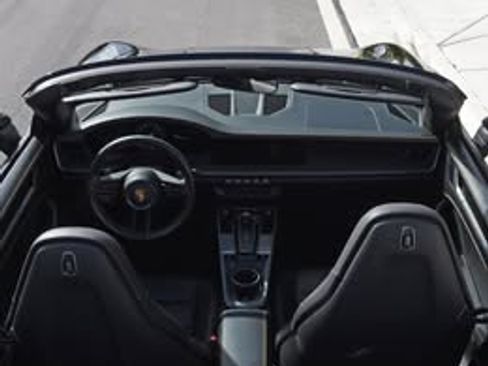 Used 2022 Porsche 911 Carrera image 9