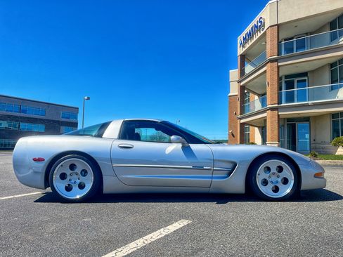 Used 2003 Chevrolet Corvette Coupe w/ Preferred Equipment Group image 9