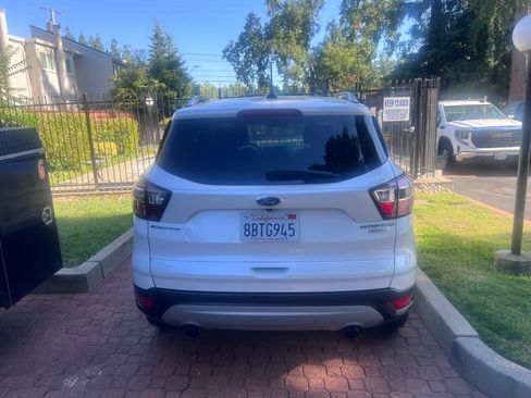 Used 2018 Ford Escape Titanium w/ Ford Safe & Smart Package FWD image 5