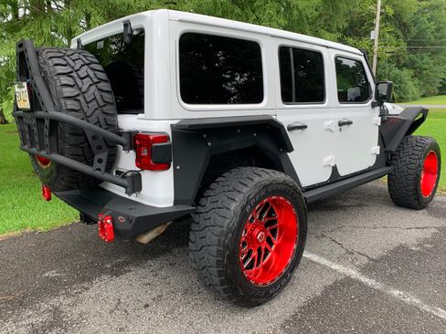 Used 2019 Jeep Wrangler Unlimited Sahara image 32