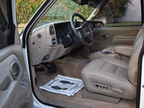 Used 1999 Chevrolet Tahoe 4WD 2-Door w/ Preferred Equipment Group image 11