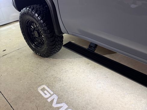 Used 2025 GMC Sierra 2500 AT4X w/ AT4X AEV Edition image 18