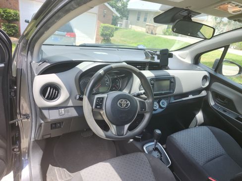 Used 2017 Toyota Yaris LE image 8