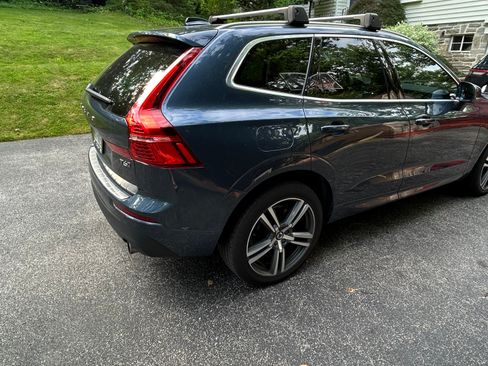 Used 2021 Volvo XC60 T6 Momentum w/ Premium Package AWD/4WD image 2