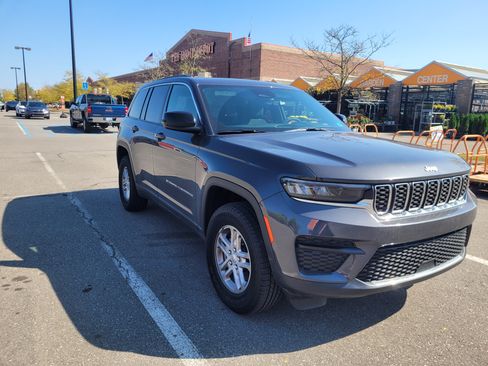Used 2025 Jeep Grand Cherokee Laredo w/ Trailer Tow Package image 4