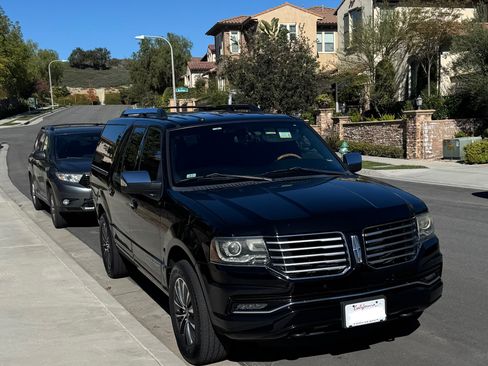 Used 2017 Lincoln Navigator L Select image 1