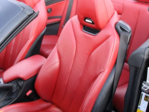 Used 2017 BMW M4 Convertible image 5