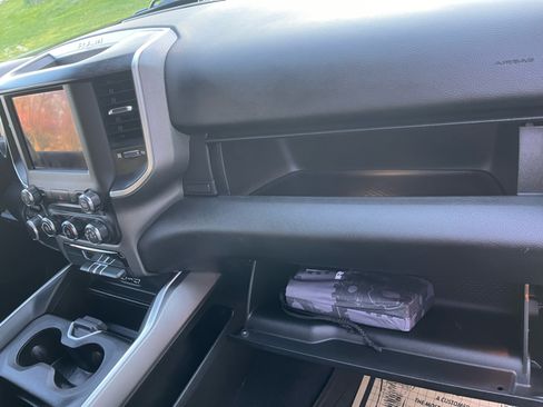 Used 2021 RAM 1500 Big Horn AWD/4WD image 17