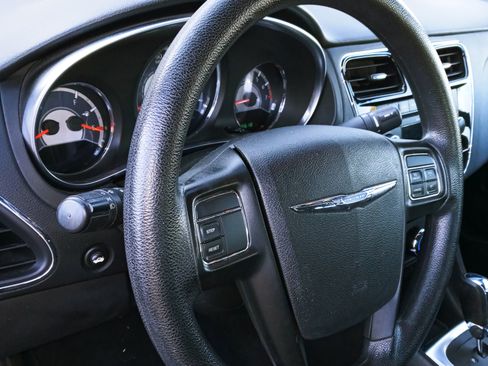 Used 2014 Chrysler 200 LX image 5