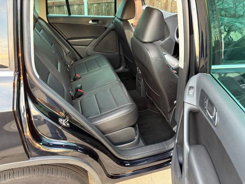 Used 2011 Volkswagen Tiguan SE image 9