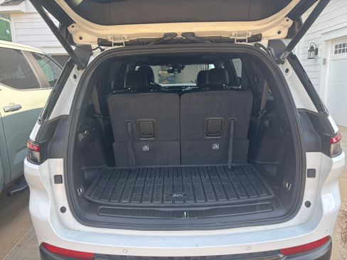 Used 2025 Jeep Grand Cherokee L Limited w/ Luxury Tech Group II image 9