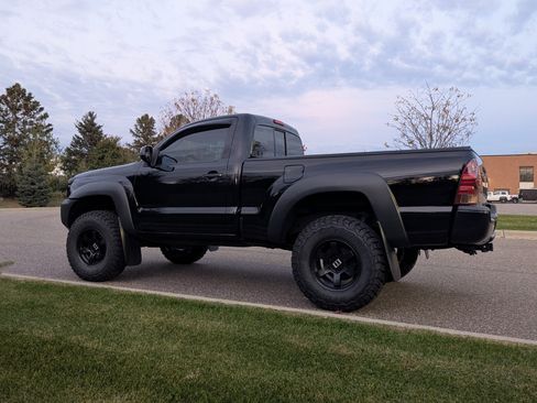 Used 2014 Toyota Tacoma 4x4 Regular Cab image 2