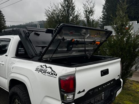 Used 2016 Toyota Tacoma SR w/ Towing Package image 8