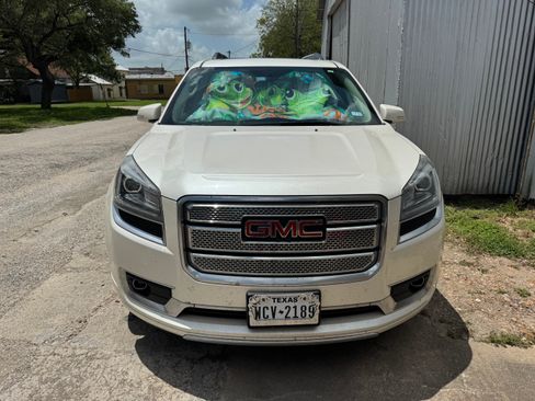 Used 2013 GMC Acadia Denali image 2