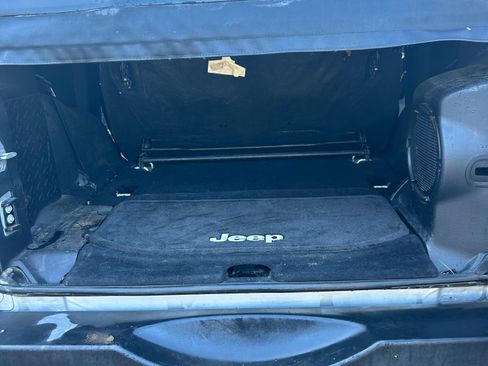 Used 2011 Jeep Wrangler Rubicon w/ PWR Convenience Group image 10