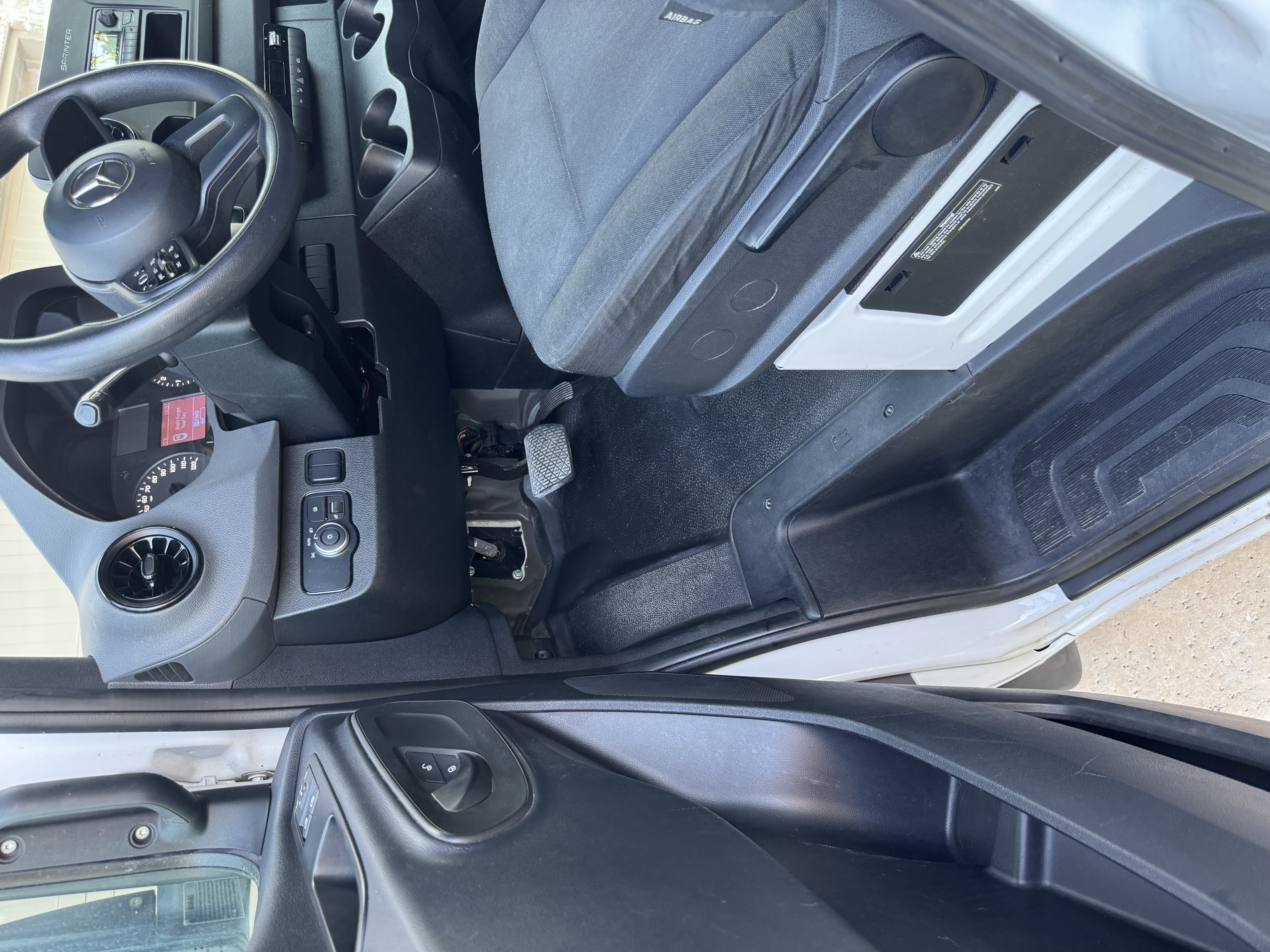 Used 2021 Mercedes-Benz Sprinter 2500 image 13
