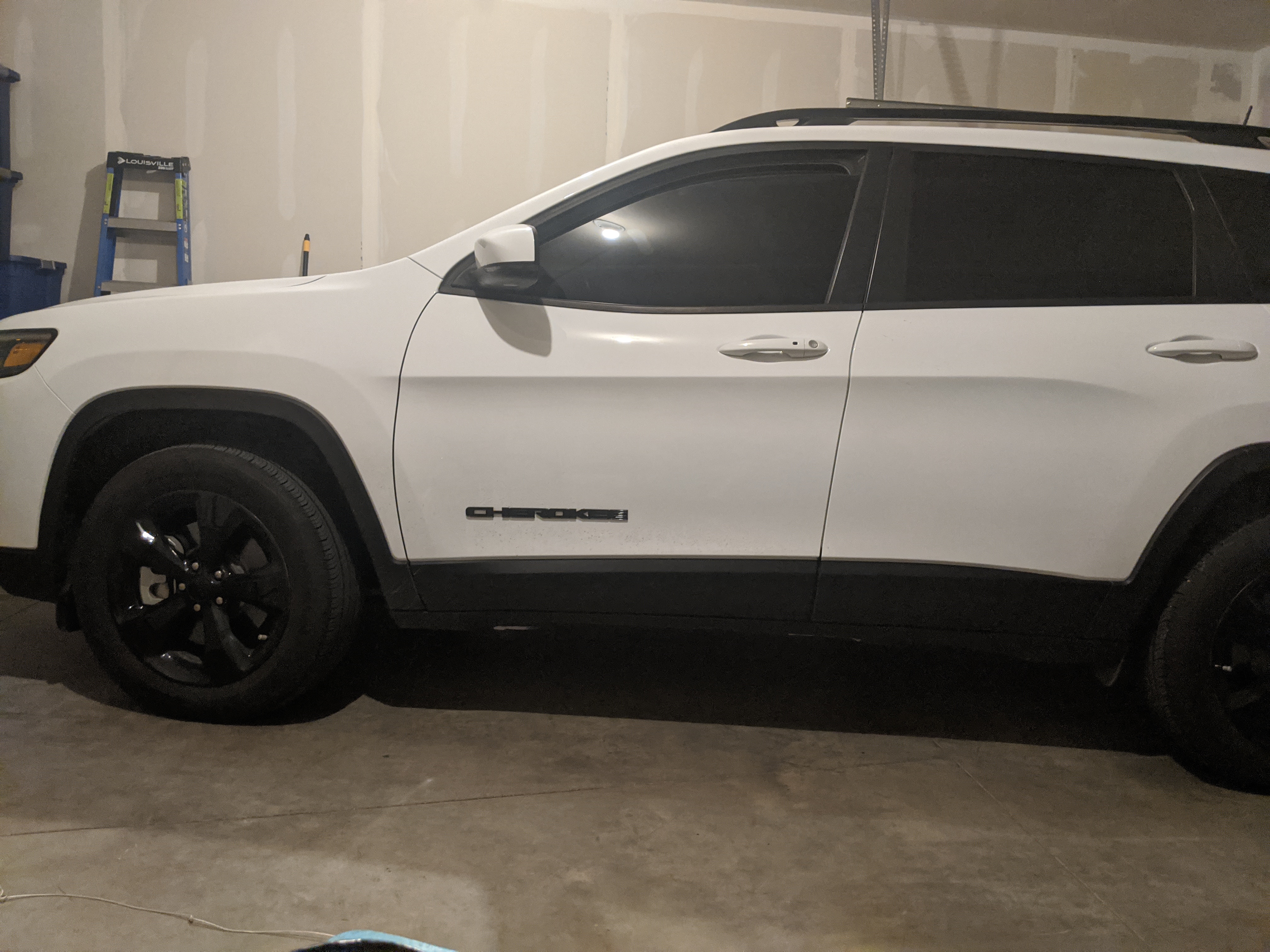 Used 2019 Jeep Cherokee Latitude Plus AWD/4WD image 7