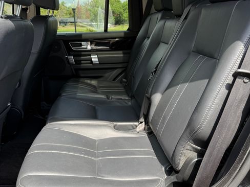 Used 2015 Land Rover LR4 HSE image 13