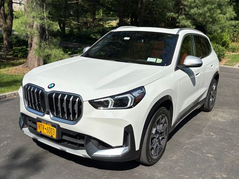 Used 2024 BMW X1 xDrive28i w/ Technology Package AWD/4WD image 1